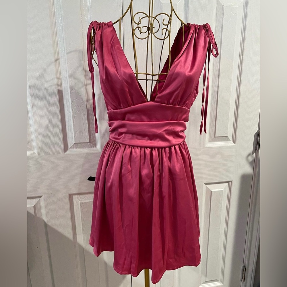 silk pink dress, Size small brand new, has never been worn.